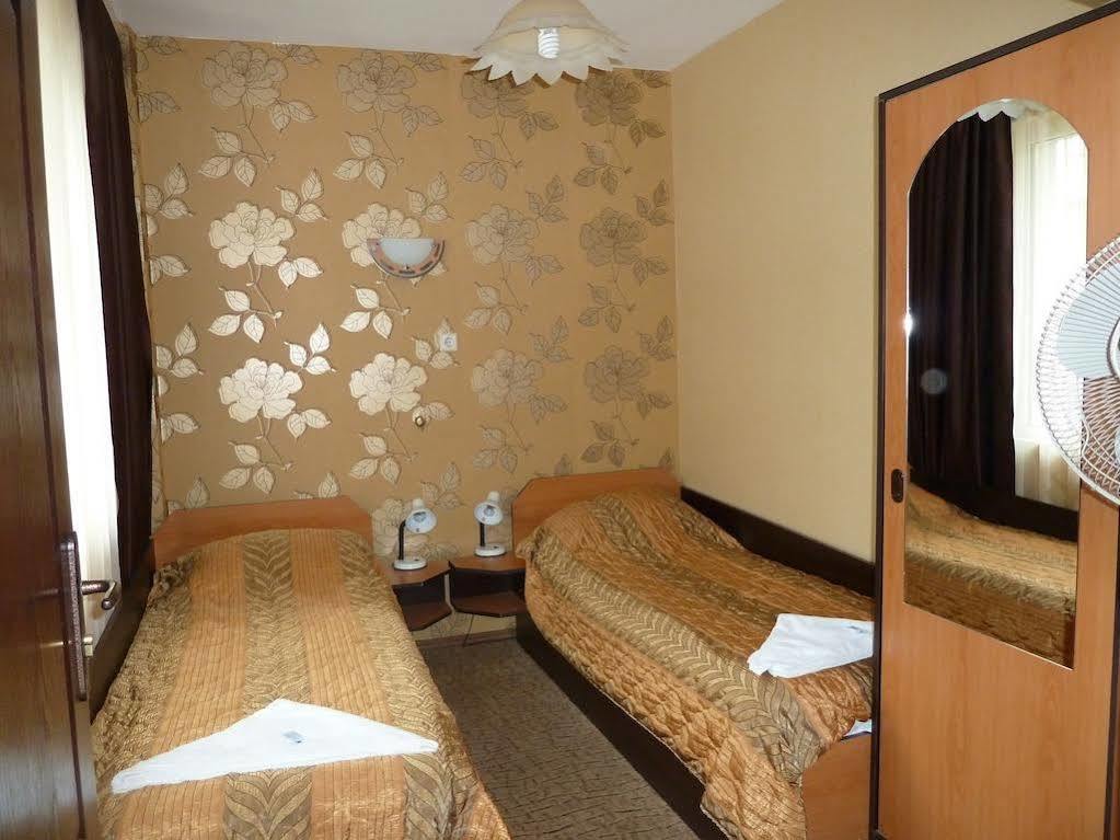 Tarnovski Dom Guest Rooms ヴェリコ・タルノヴォ エクステリア 写真